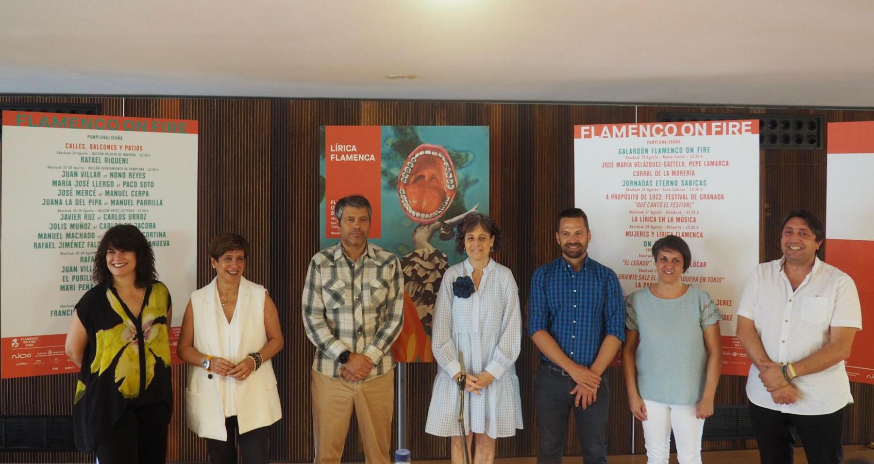 De izquierda a derecha; Natalia Ecay, Ana Elizalde, Arturo Fernández, Rebeca Esnaola, Ramón Udiáin, Patricia Cuevas y Ricardo Hernández
